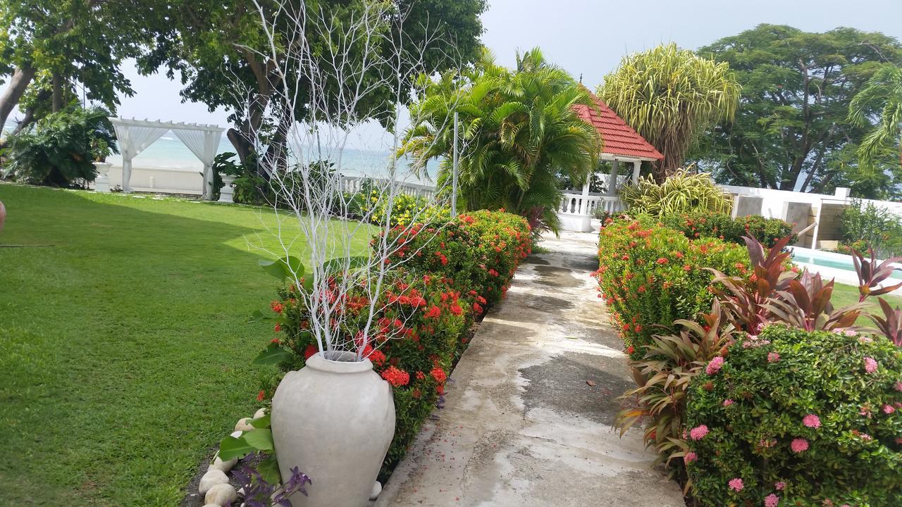 Whispering Bamboo Cove Resort Belfast Exterior foto
